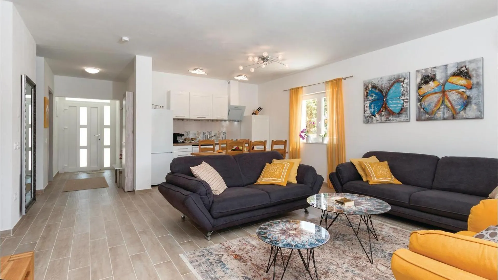 度假居 4 Bedroom Stunning Home In 普拉 克罗地亚