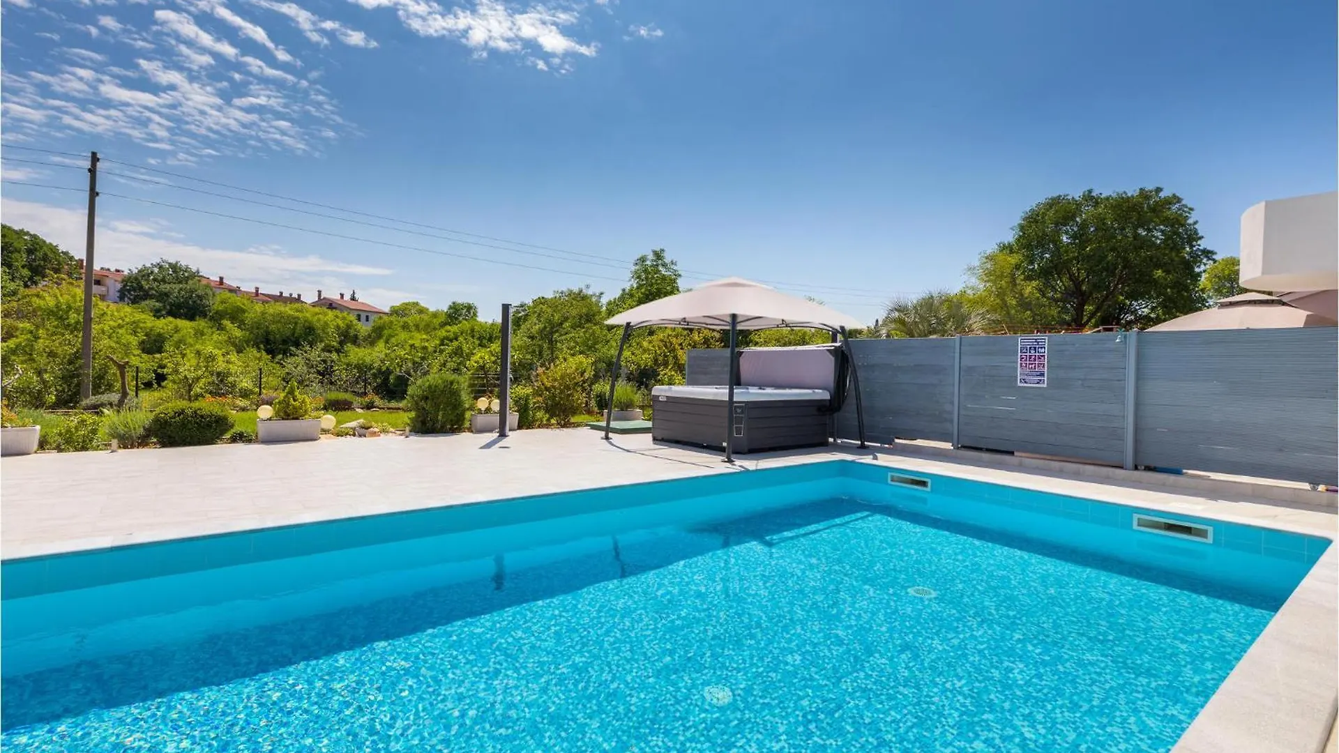 Tatil Evi 4 Bedroom Stunning Home In Pula
