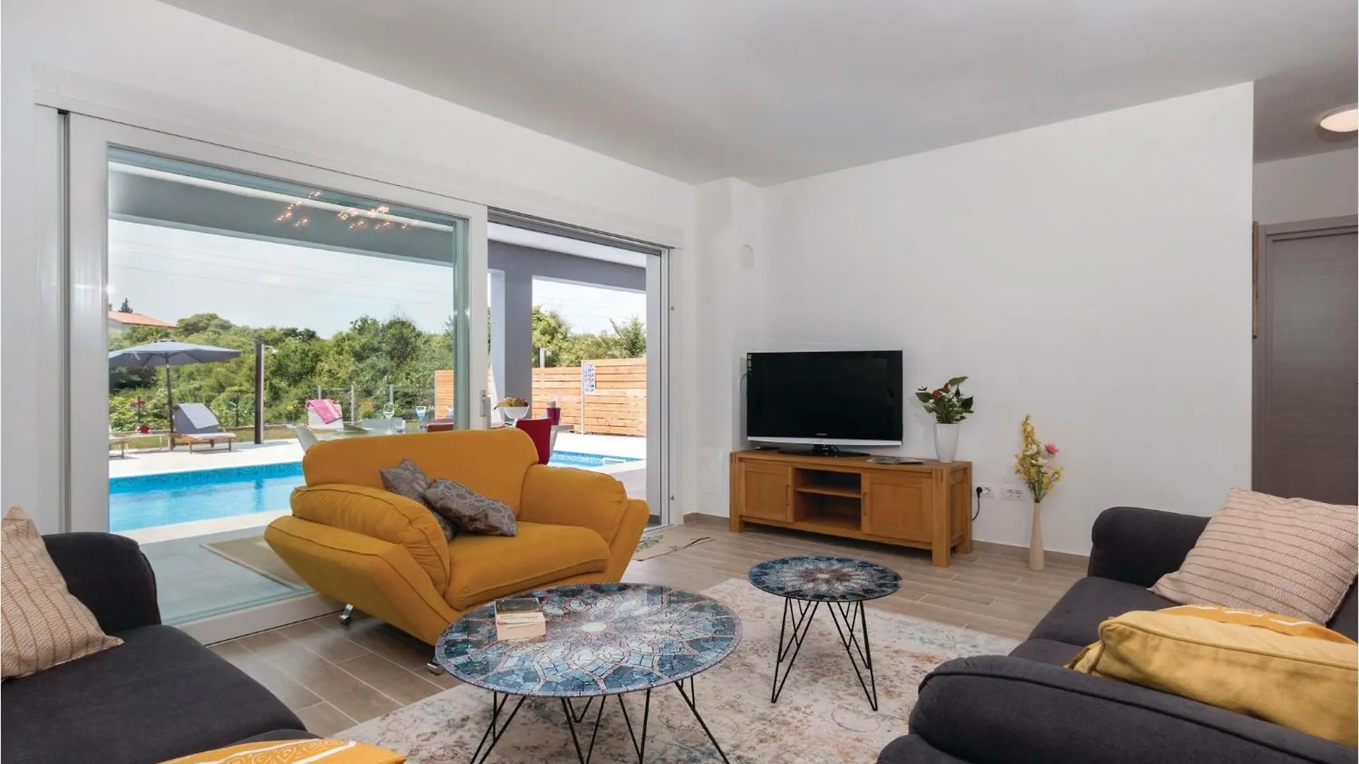 4 Bedroom Stunning Home In 普拉