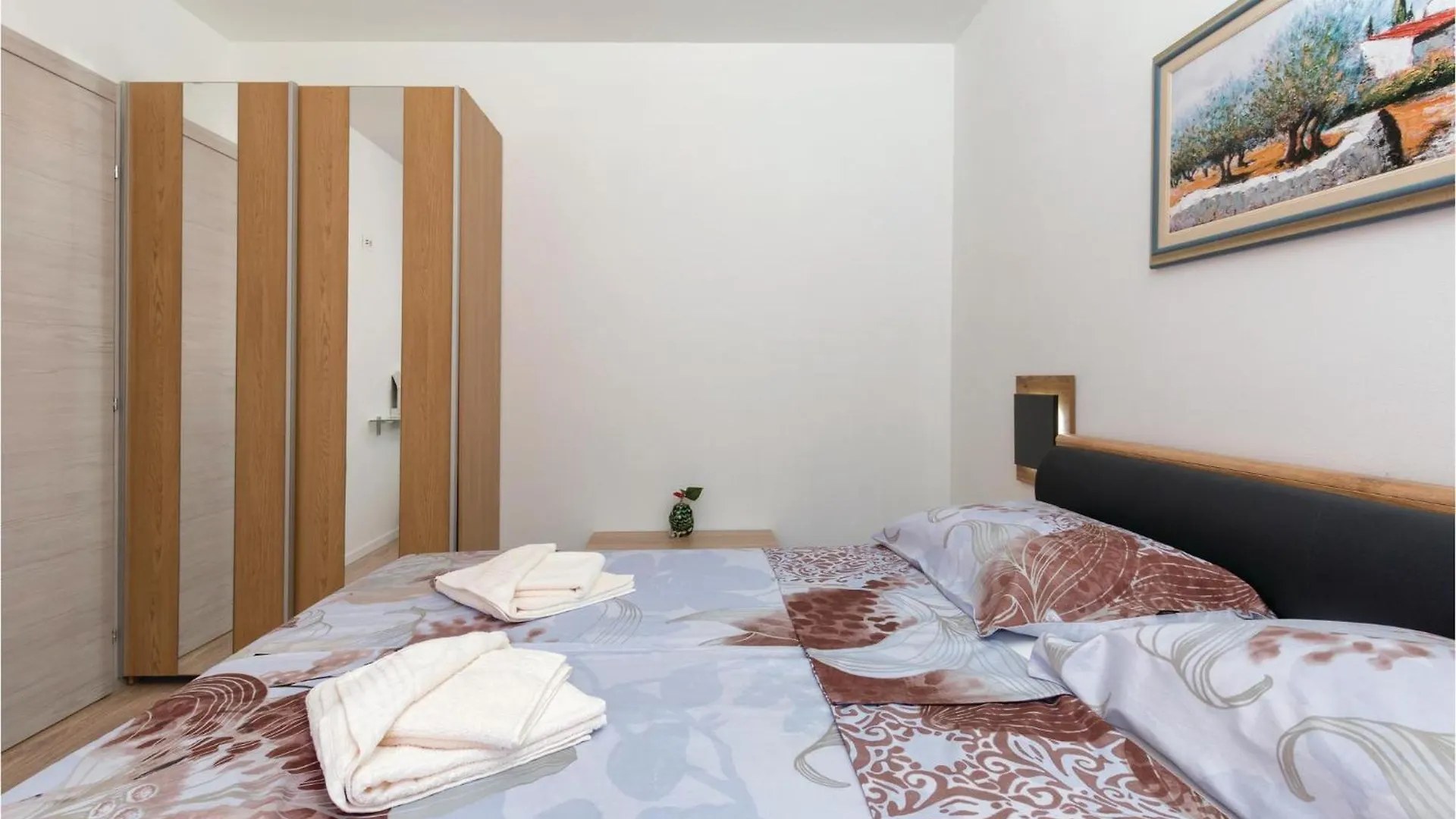 度假居 4 Bedroom Stunning Home In 普拉 克罗地亚