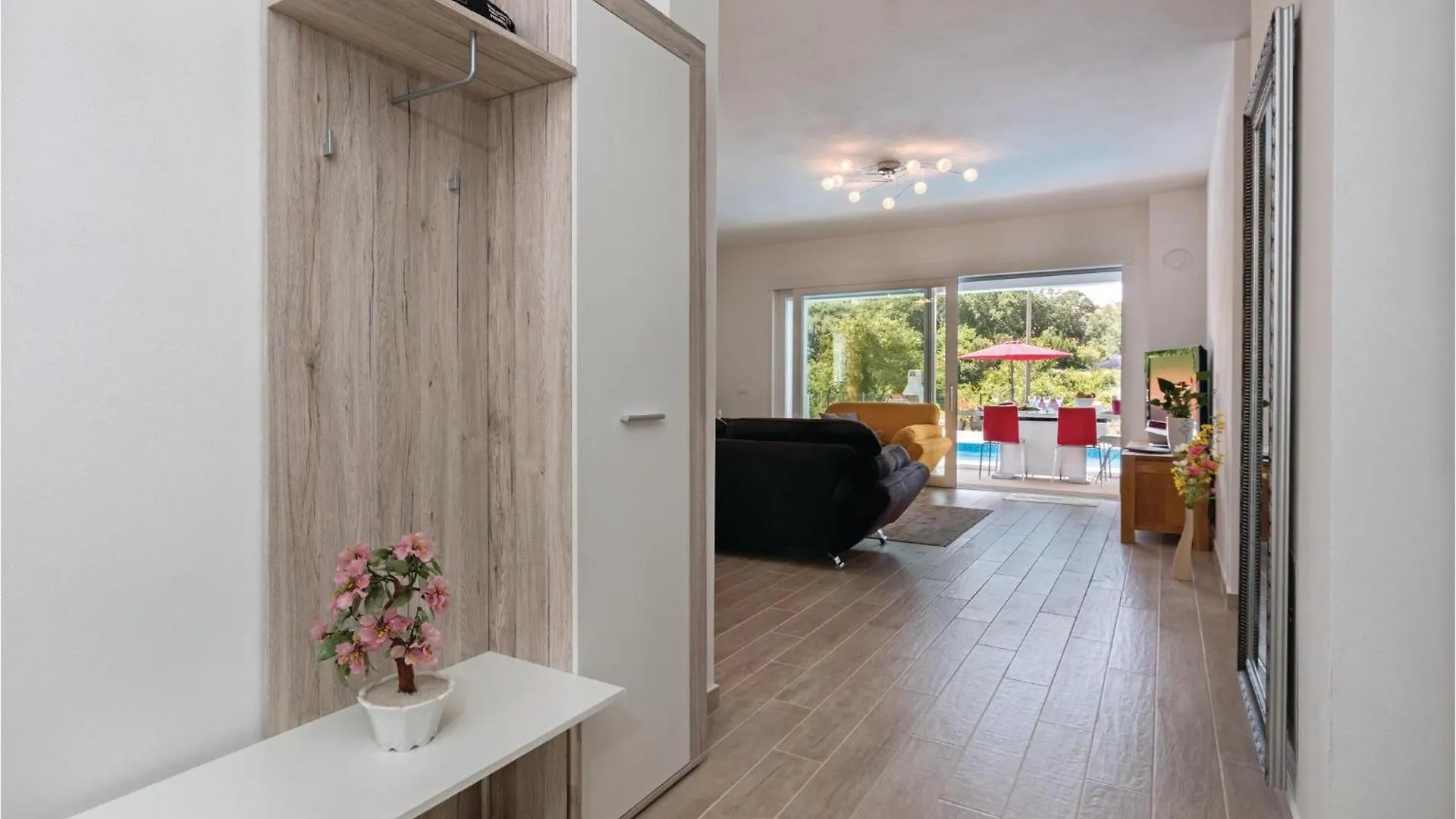 4 Bedroom Stunning Home In Pula