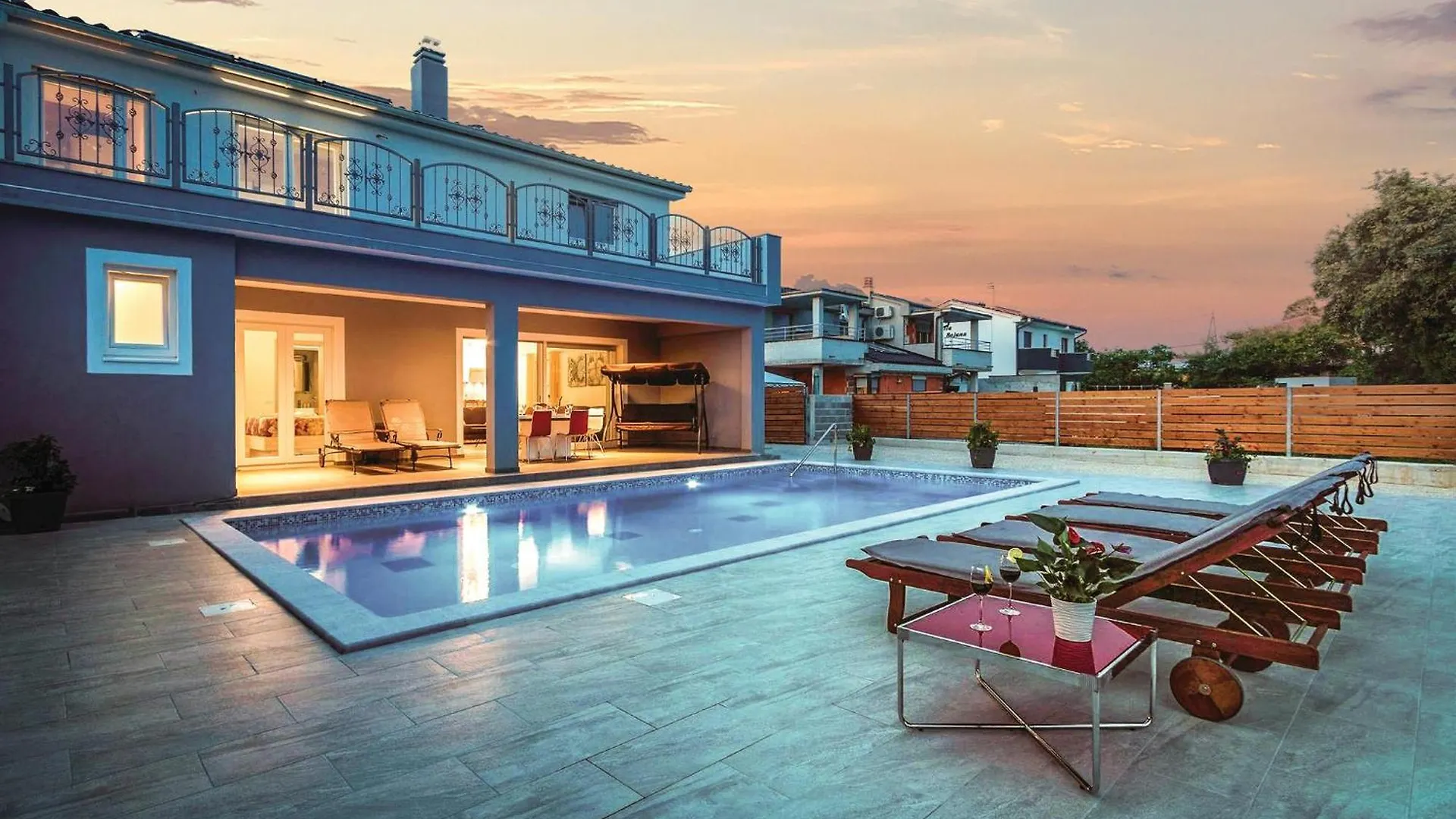 4 Bedroom Stunning Home In Pula location